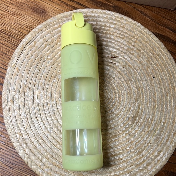 Lululemon Pure Focus Glass Water Bottle Sheer Lemon - Picture 3 of 9